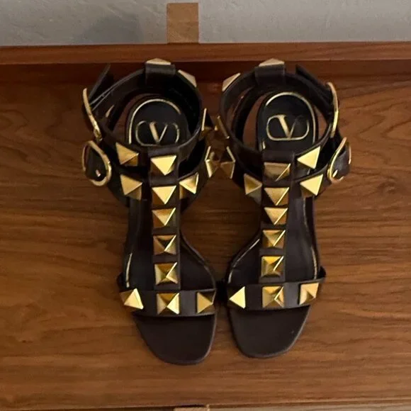 Valentino Garavani Roman Rockstud Heeled Sandals - Picture 3 of 4